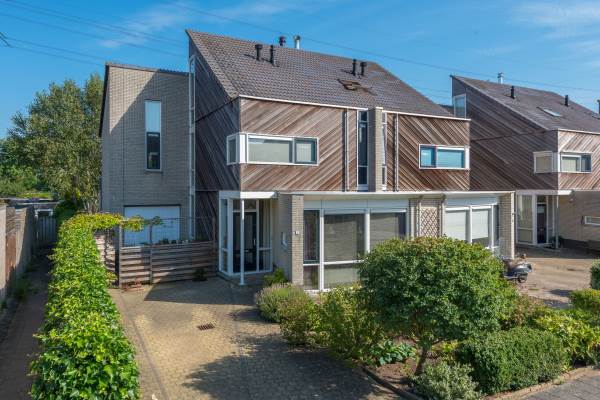 Woning Aardbeienstraat 1 Almere