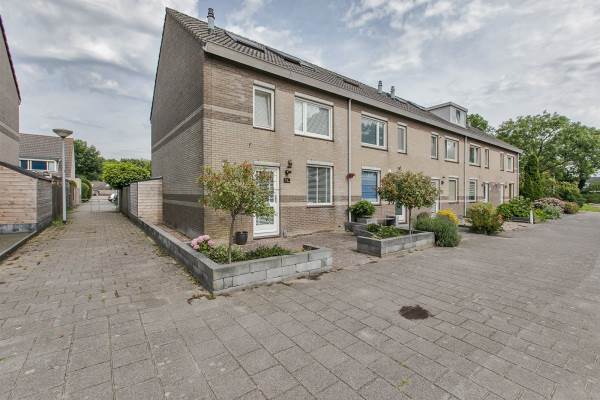 Woning Domineeslaan 121 Zwanenburg
