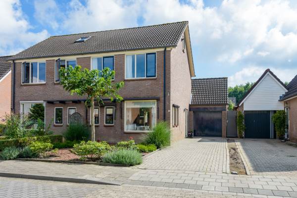 Woning Wethouder van Akenstraat 30 Est