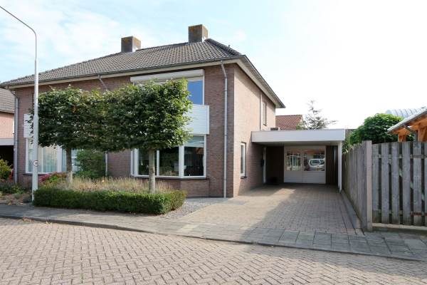 Woning Pastoor van Akenstraat 2 Vlijmen