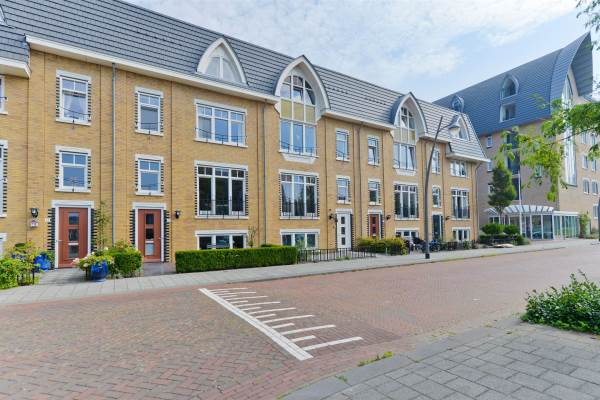 Woning Aagje Dekenkade 73 Voorschoten