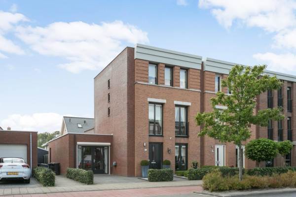 Woning Moeder Teresalaan 25 Hellevoetsluis