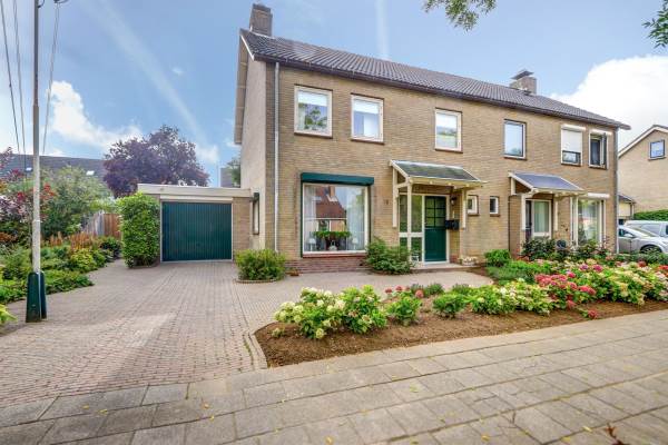 Woning Anjerstraat 12 Nieuwendijk
