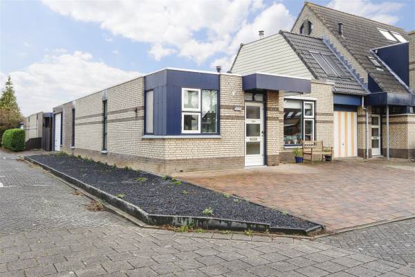 Woning Van den Broek-erf 104 Dordrecht