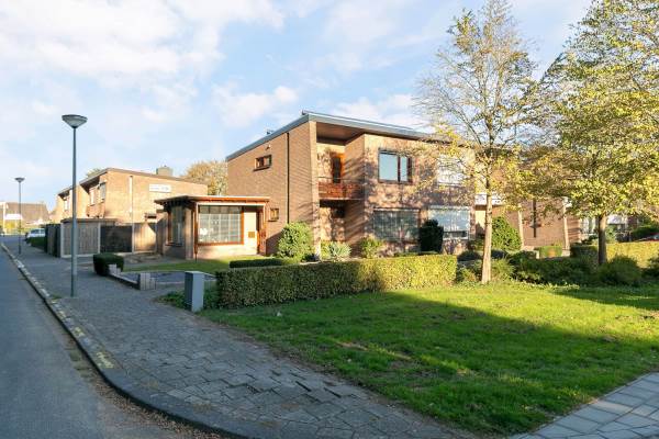 Woning Jean Barbou van Roosterenstraat 18 Born