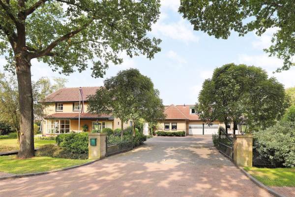 Woning Pastoor Pieckweg 40 Hoogland