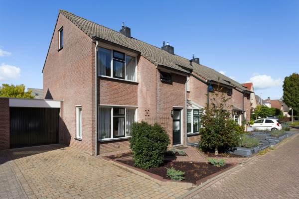 Woning A. Roland Holstlaan 9 Raamsdonksveer