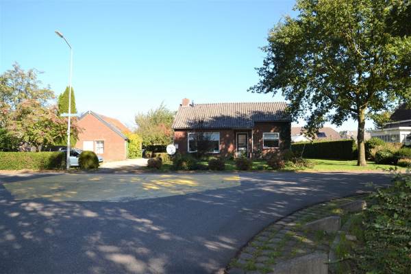 Woning Zoelensestraat 1 Kapel Avezaath, Gem. Tiel