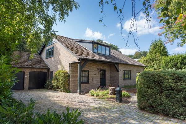 Woning Burgemeester van Beugenstraat 14 Oosterhout Nb