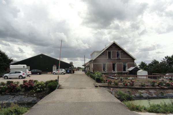 Woning Achtermiddenweg 8 Aarlanderveen