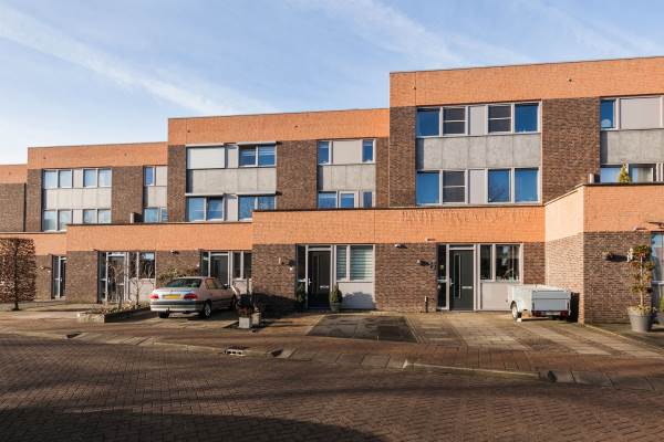 Woning Perengaarde 8 Hendrik-Ido-Ambacht