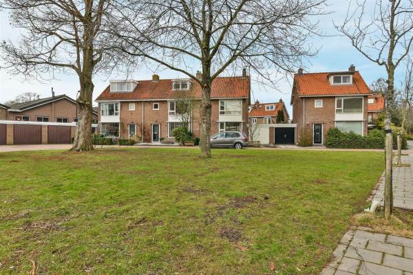 Woning van Tuijll van Serooskerkenstraat 6 Abcoude