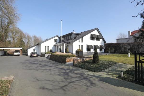 Woning Burgemeester J.C. van den Bergplein 33 Wierden