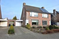 Woning Pastoor van der Burglaan 5 't Veld