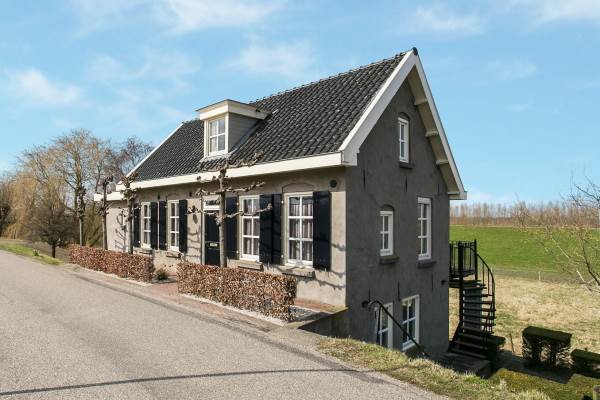 Woning Waalbandijk 14 Gameren