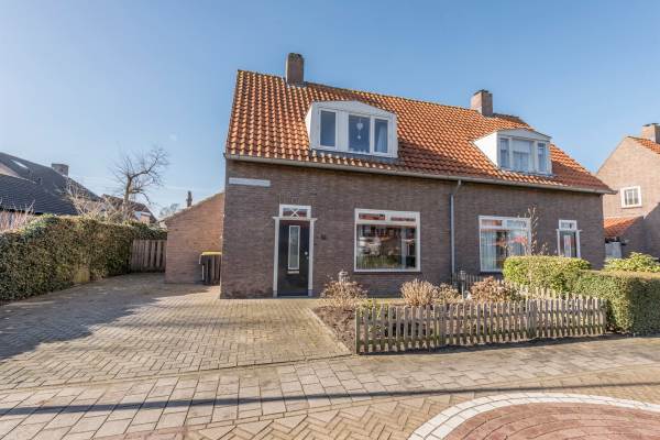 Woning Adrianus van Vugtstraat 16 Strijensas