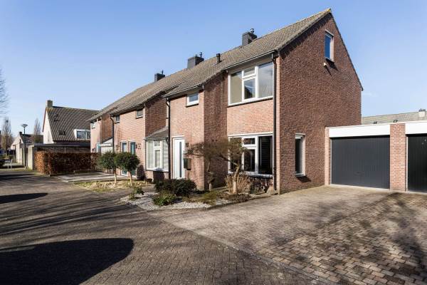Woning A. Roland Holstlaan 7 Raamsdonksveer
