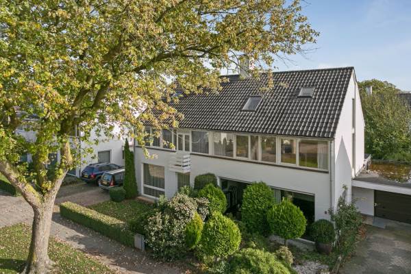 Woning van 't Hoffstraat 8 Helmond