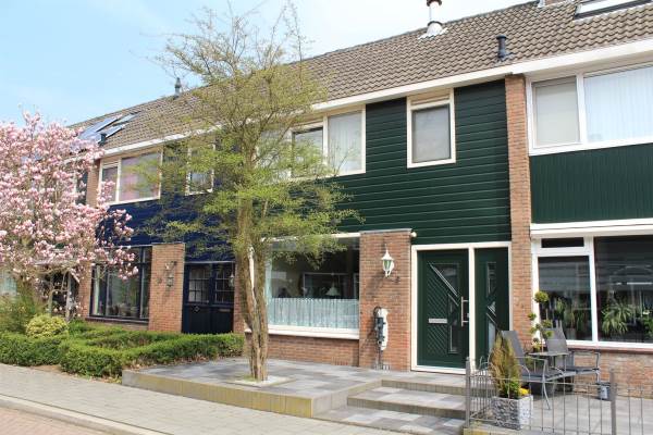 Woning Iepenstraat 8 Roelofarendsveen