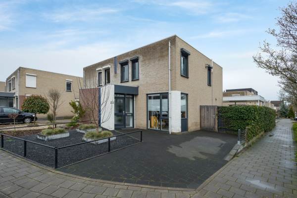 Woning Jan van Salmstraat 23 Born