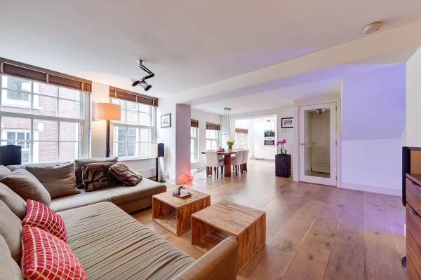 Woning Gedempte Begijnensloot 13 Amsterdam