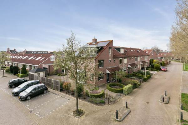 Woning Stoop van straat 28 Strijen
