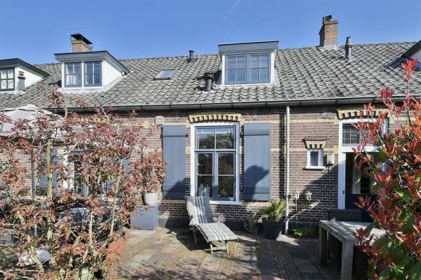 Woning Koningin Julianastraat 17 Huizen