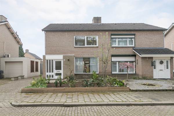 Woning Pastoor Petersstraat 9 Buchten