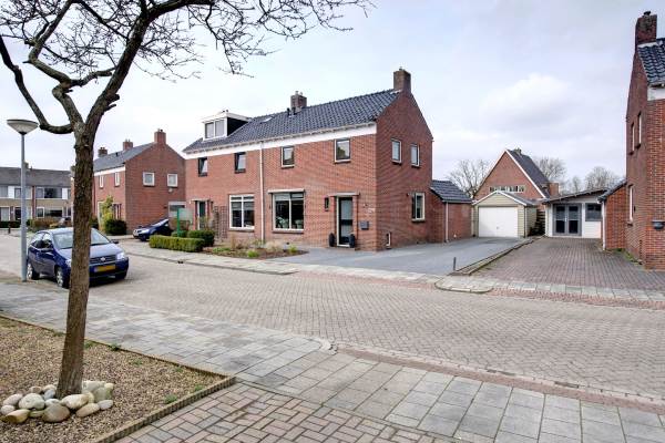 Woning Spoorstraat 14 Warffum