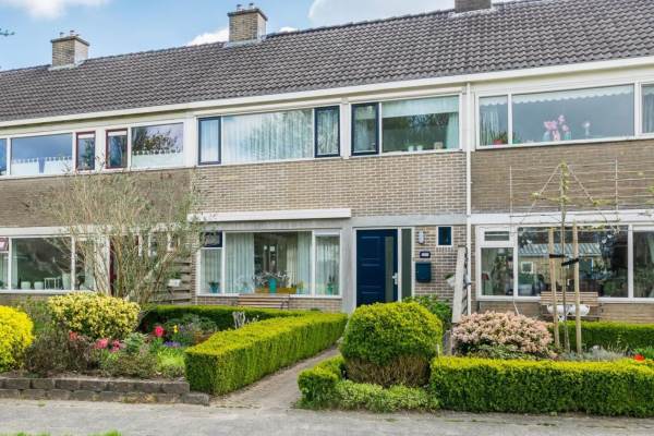 Woning Dr.Wumkesstraat 49 Buitenpost