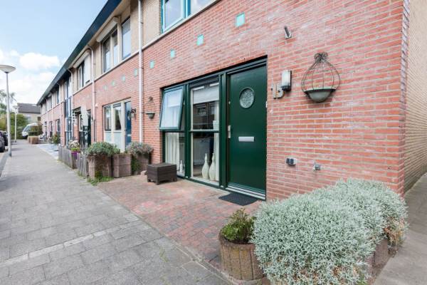 Woning Belle van Zuylenstraat 15 Spijkenisse