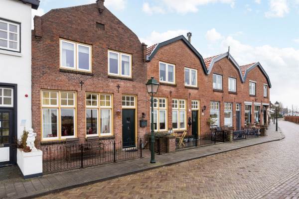 Woning Stationsweg 45 Geertruidenberg