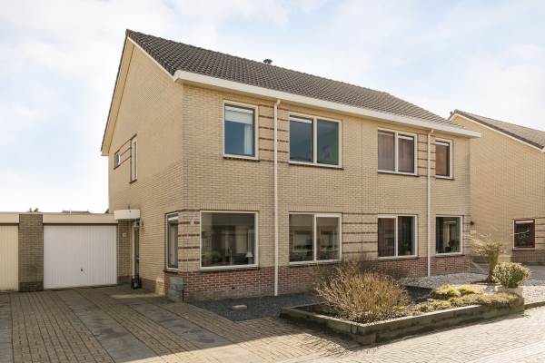 Woning De Kaam 20 Stiens