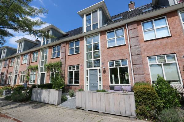Woning Natuursteen 4 Houten