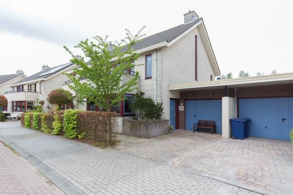 Woning Magneetveld 21 Almere