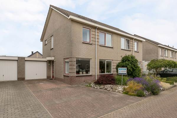 Woning De Kaam 19 Stiens