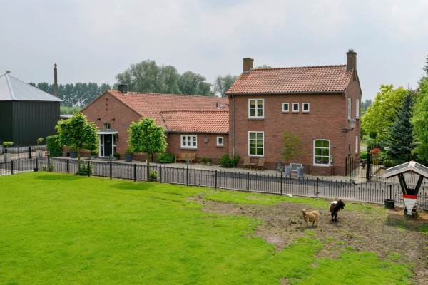 Woning Nieuwemeerdijk 242 Badhoevedorp