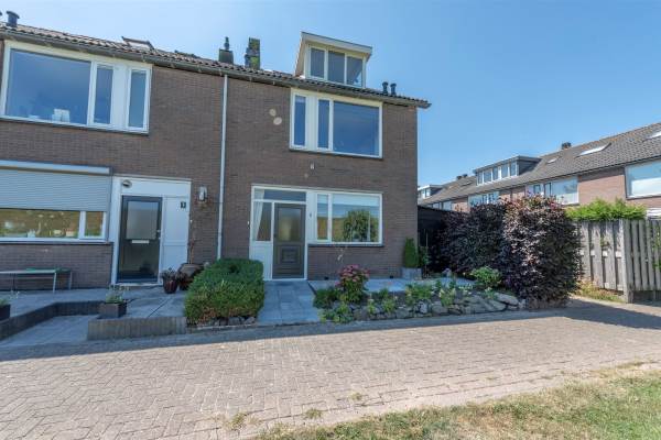 Woning Abraham Kuyperhof 6 Heinenoord