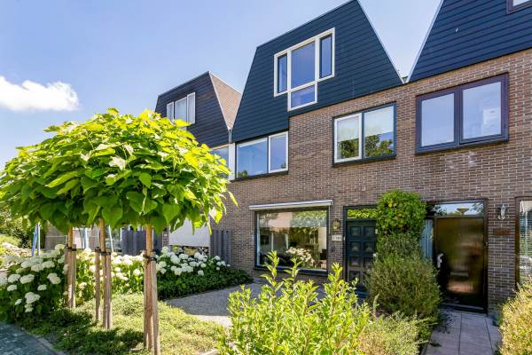 Woning Van den Berghlaan 151 Hoofddorp