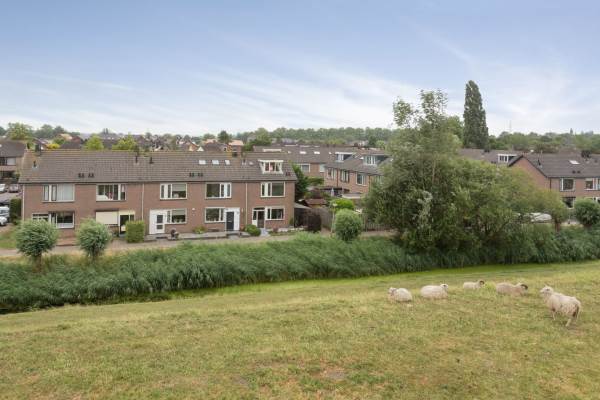Woning Abraham Kuyperhof 7 Heinenoord