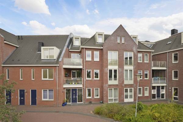 Woning Raadhuislaan 24 Ouderkerk aan de Amstel