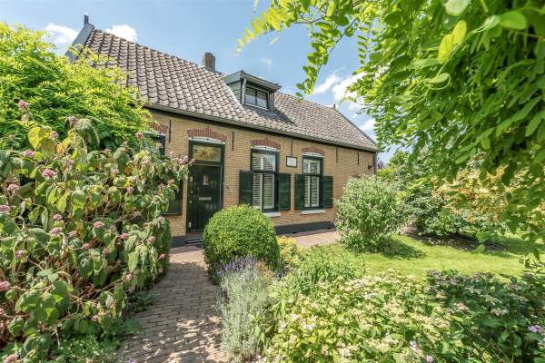 Woning Nieuwestraat 35 Strijen