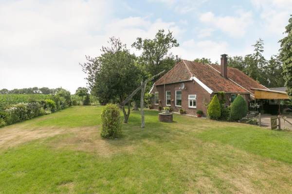 Woning Nieuwenkampsweg 5 Rekken