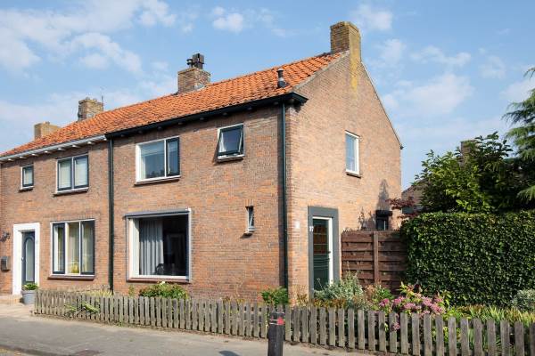 Woning van Bergenstraat 27 Zevenbergen
