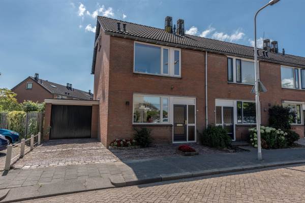Woning John F. Kennedystraat 24 Heinenoord