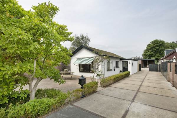 Woning Essenlaan 9 Zwanenburg