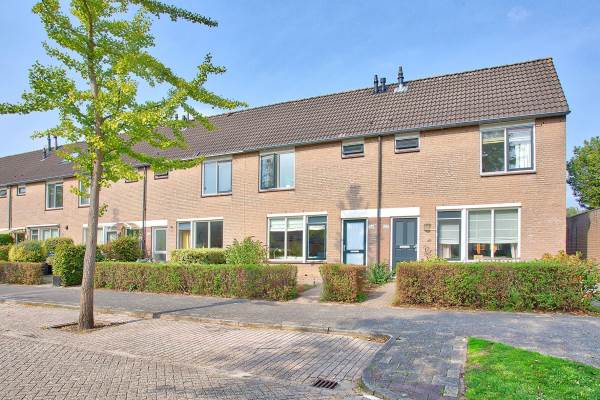 Woning Middelgronden 104 Huizen