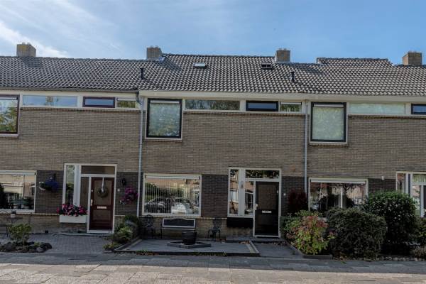 Woning Vincent van Goghplein 4 Oud-Beijerland