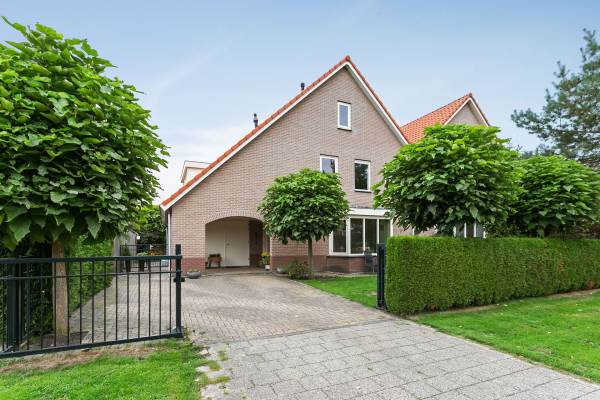 Woning Helmgras 11 Zeewolde