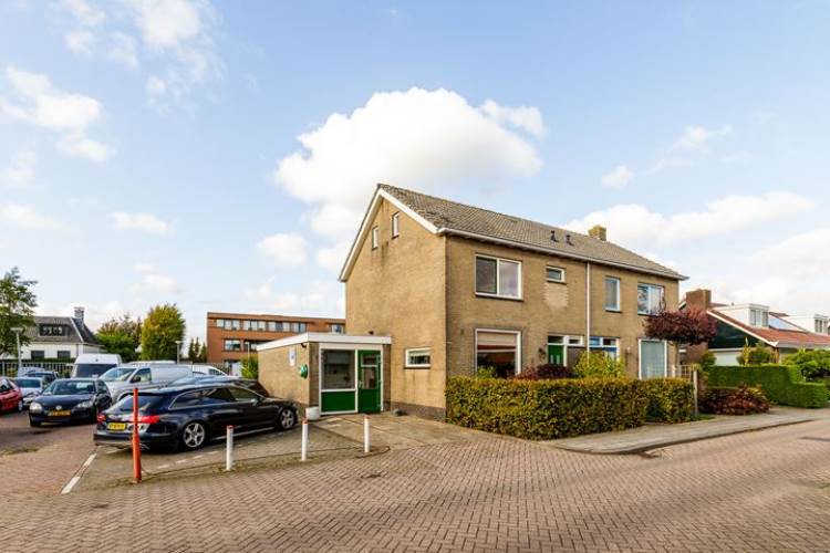 Woning Dokter Scharffstraat 1 Oostzaan